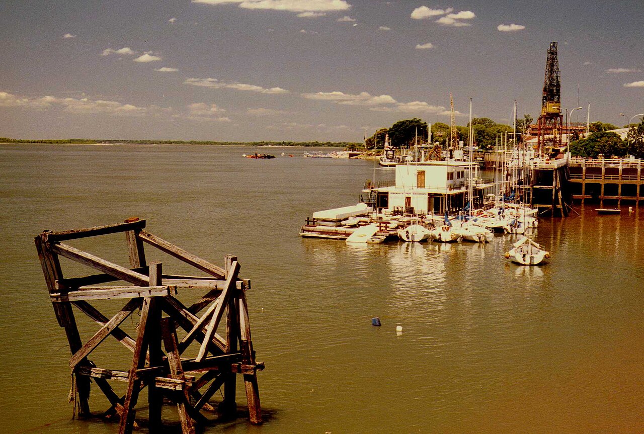 El río Paraná frente a la ciudad de Corrientes