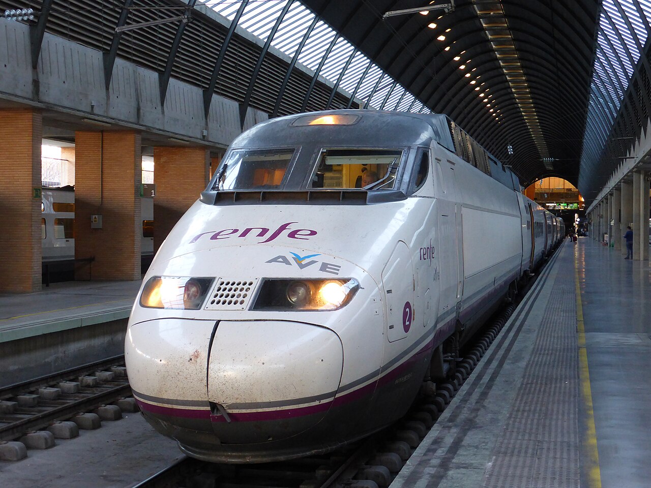 Tren de alta velocidad AVE de Renfe
